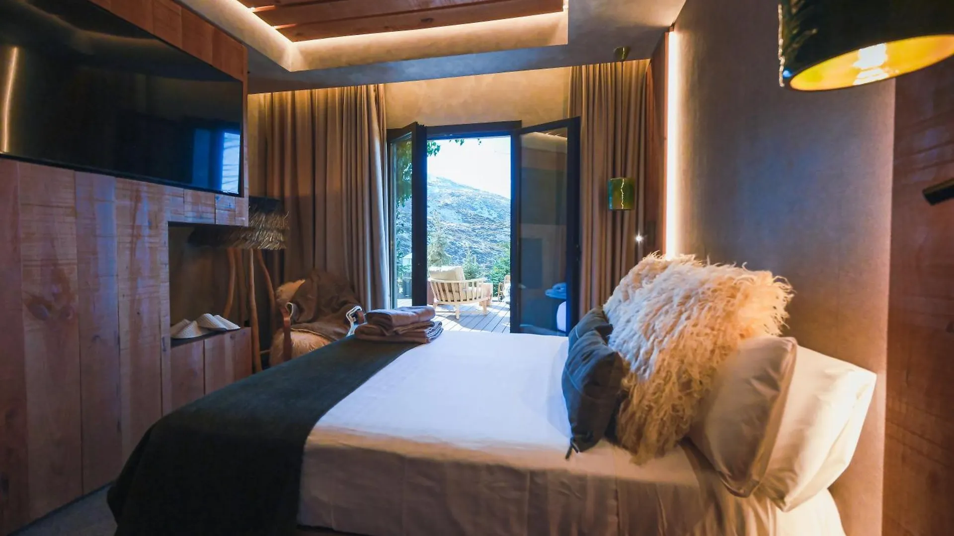 The Mountains Hotel Sierra Nevada
